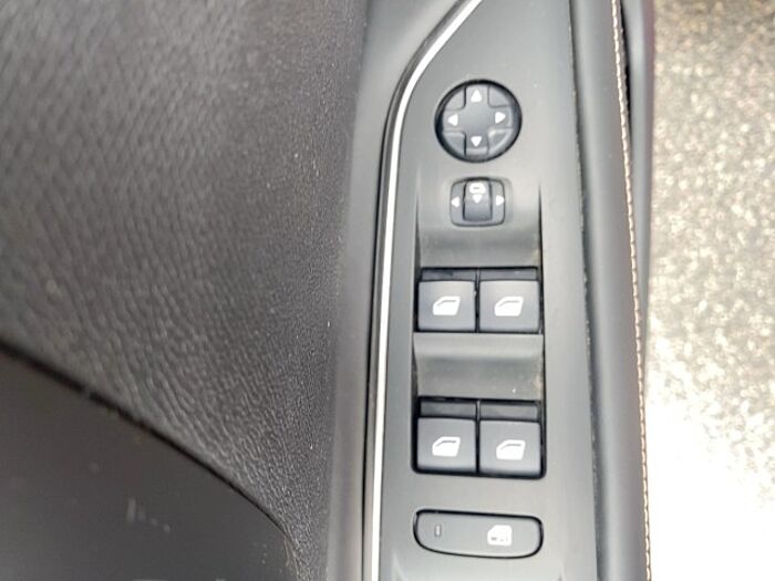 Peugeot 3008 2.0 BlueHDi 150 FAP Allure *Navi*LED*Pano*