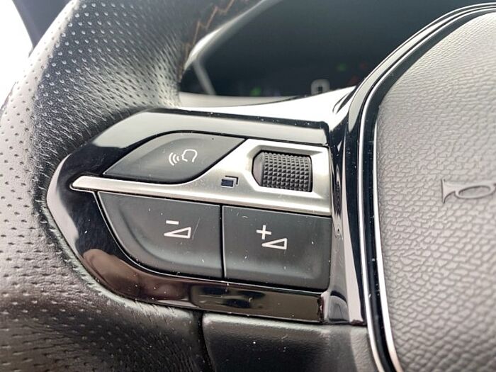 Peugeot 3008 2.0 BlueHDi 150 FAP Allure *Navi*LED*Pano*